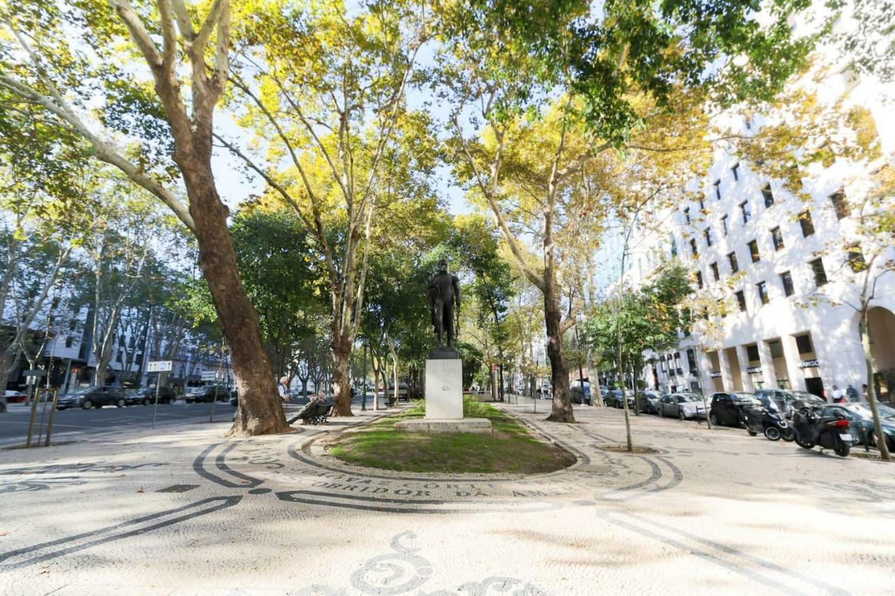 2 Bedroom Apartment With Patio Next To Avenida Da Liberdade Lisboa Exteriér fotografie